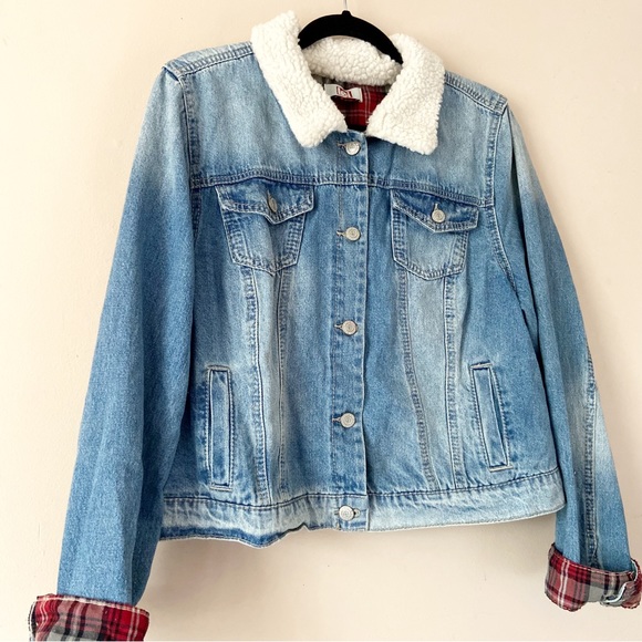 Lei• denim jean button up Sherpa collar jacket - Picture 3 of 8